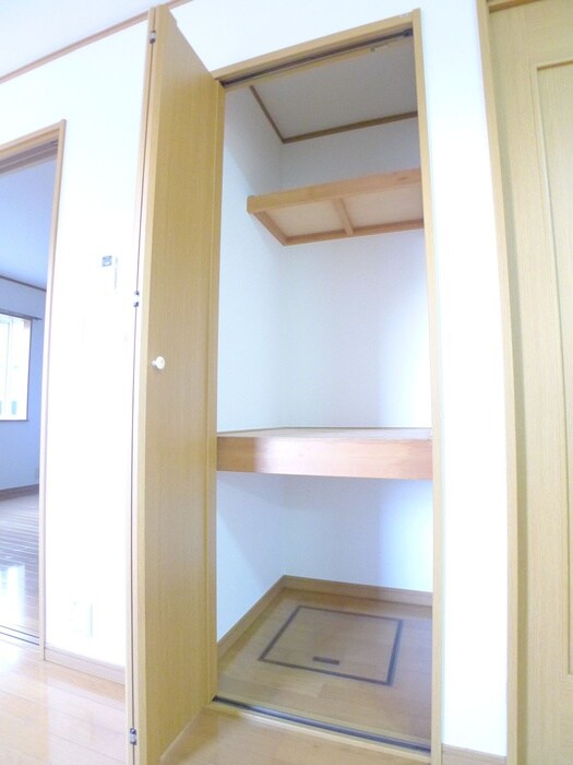 物件内観写真16　(収納)