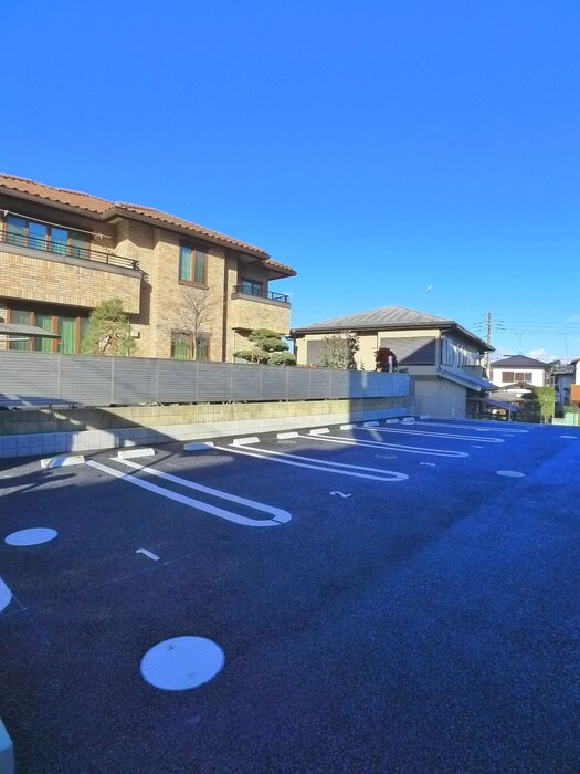 物件外観写真3　(駐車場)