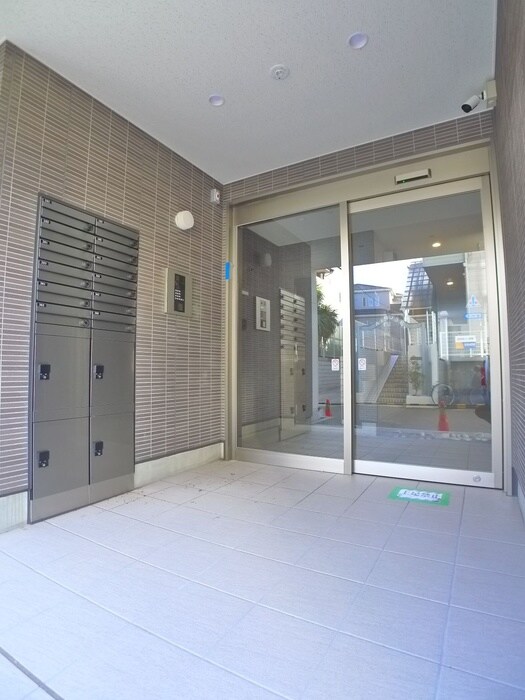 物件外観写真4　(エントランス部分)