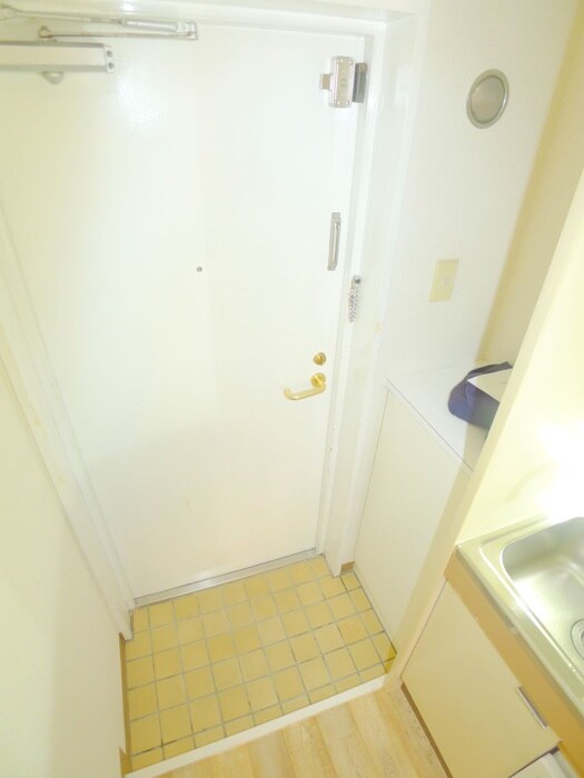 物件内観写真16　(玄関)