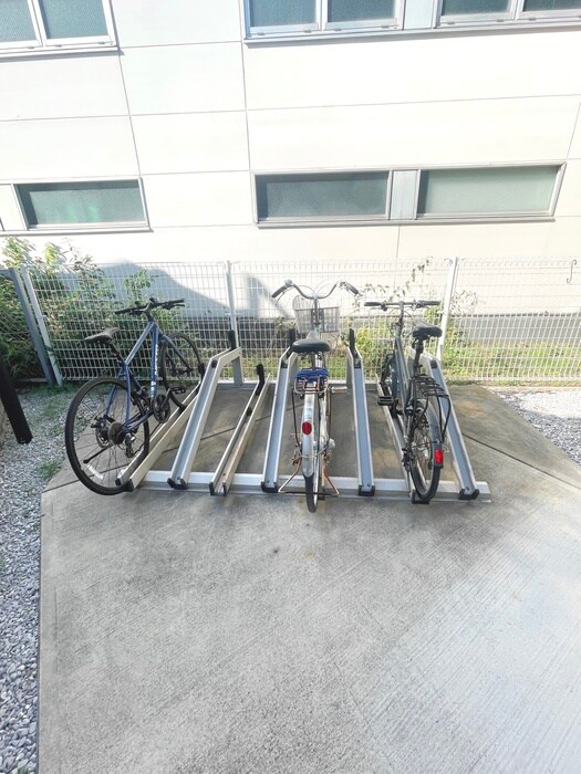 物件外観写真3　(駐輪場)