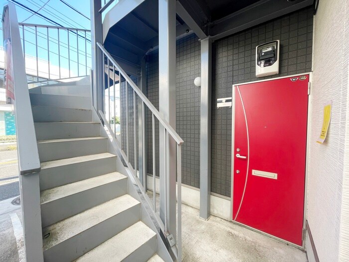物件外観写真5　(エントランス部分)