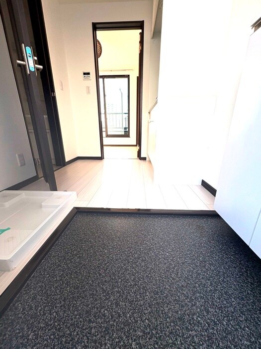 物件内観写真18　(玄関)