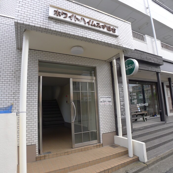 物件外観写真3　(エントランス部分)