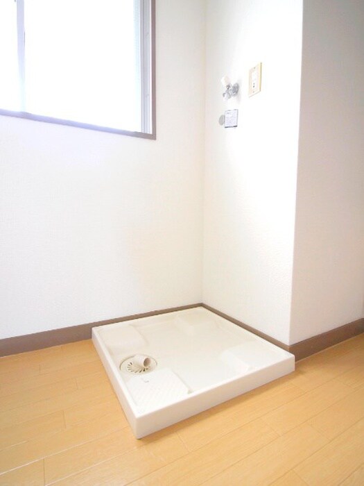 物件内観写真18　(洗濯機置場)