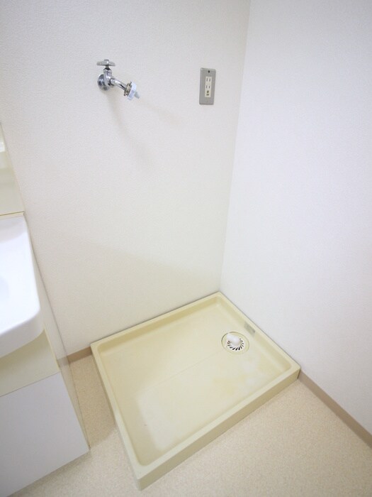 物件内観写真13　(洗濯機置場)