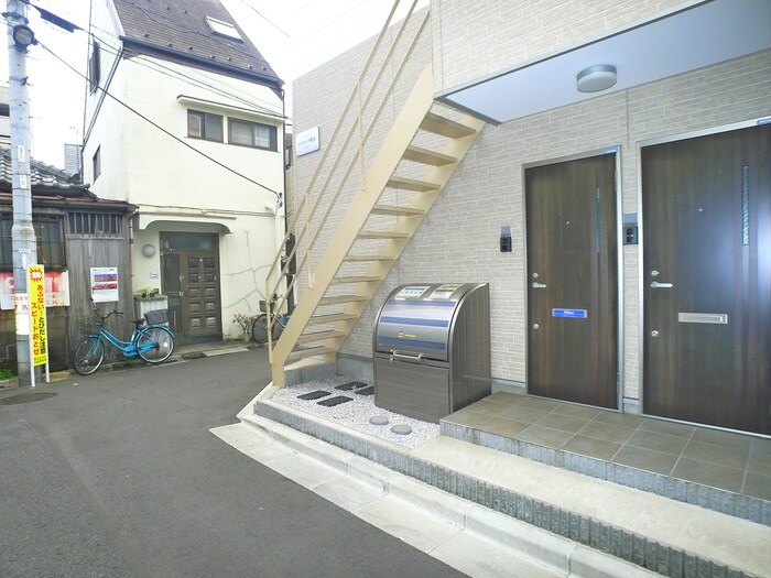 物件外観写真4　(エントランス部分)