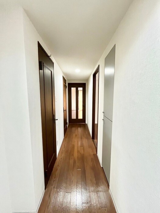 物件内観写真11　(廊下)