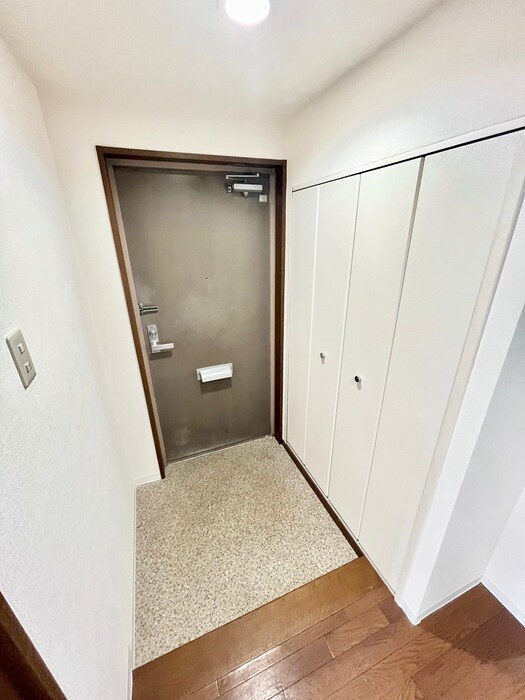 物件内観写真16　(玄関)