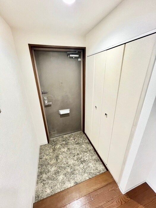 物件内観写真17　(玄関)