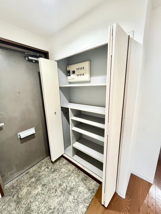 物件内観写真18　(靴箱)