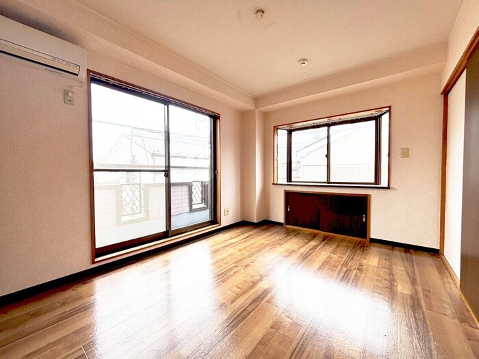 物件内観写真7　(室内からの展望)