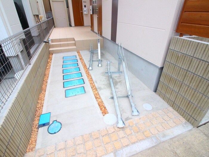 物件外観写真4　(駐輪場)