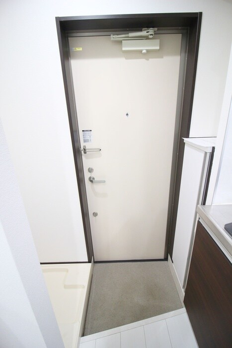 物件内観写真2　(玄関)