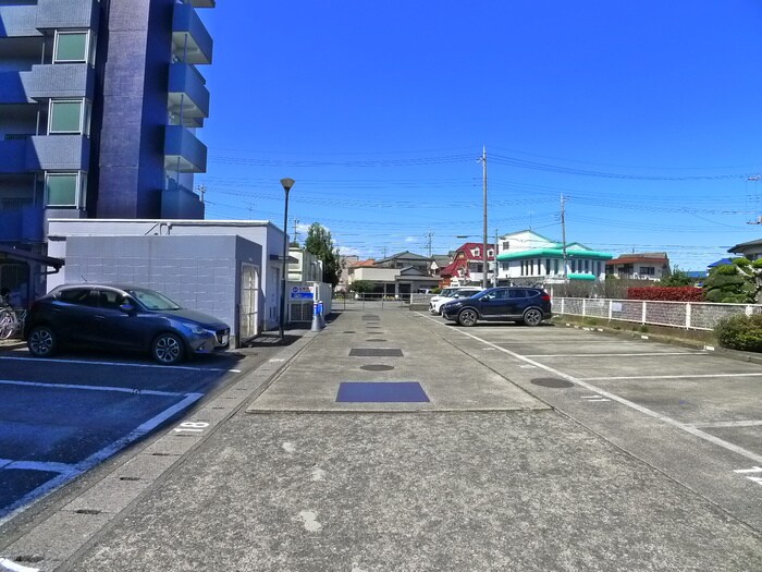 物件外観写真6　(駐車場)