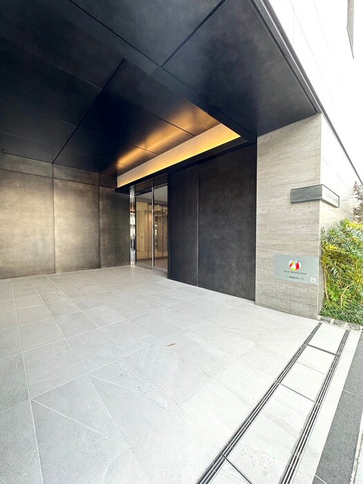 物件外観写真4　(エントランス部分)