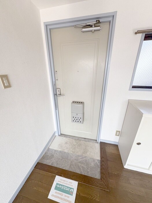 物件内観写真14　(玄関)