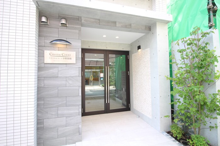 物件外観写真2　(エントランス部分)