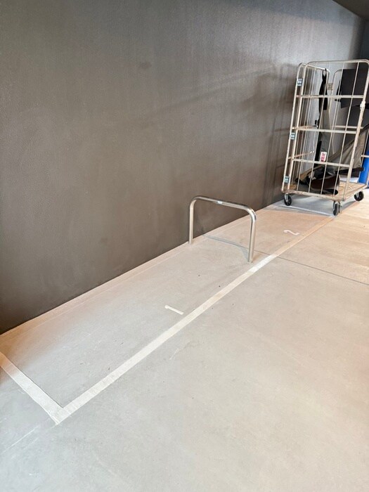 物件外観写真6　(バイク置き場)