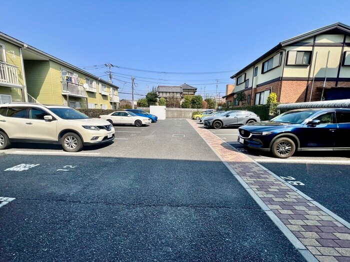 物件外観写真6　(駐車場)