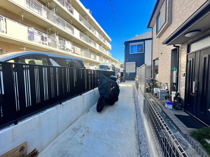 物件外観写真3　(エントランス部分)