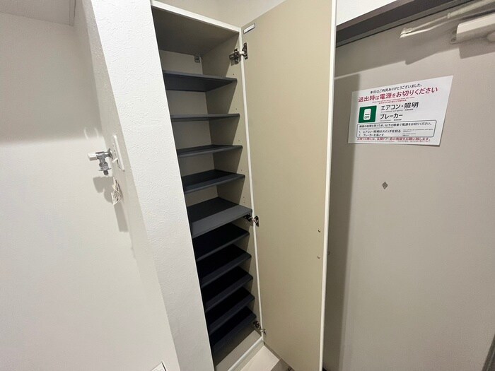 物件内観写真15　(靴箱)