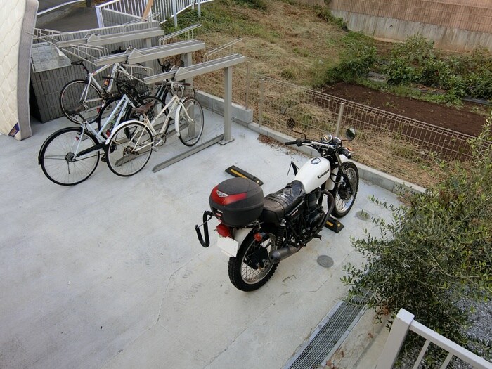 物件外観写真6　(駐輪場)