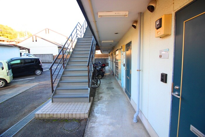 物件外観写真4　(エントランス部分)