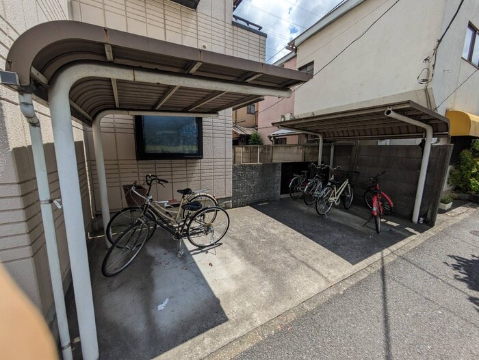 物件外観写真3　(駐輪場)