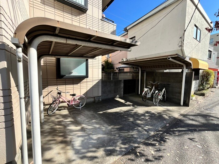物件外観写真4　(駐輪場)