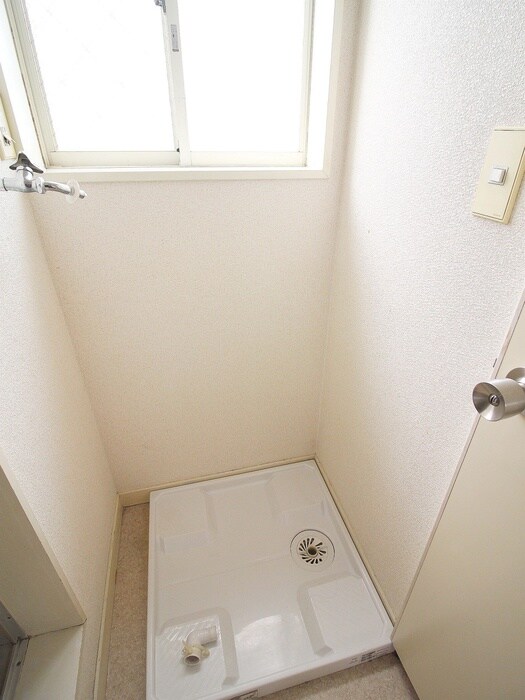 物件内観写真15　(洗濯機置場)