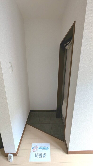 物件内観写真8　(玄関)