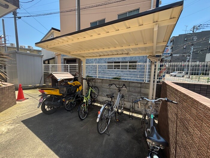 物件外観写真3　(駐輪場)