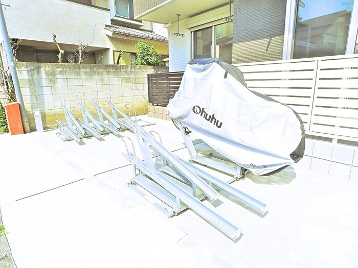 物件外観写真4　(駐輪場)