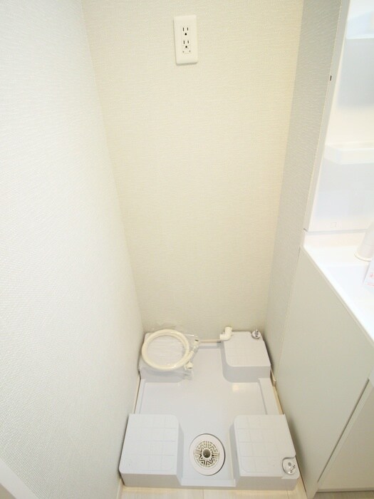 物件内観写真16　(洗濯機置場)