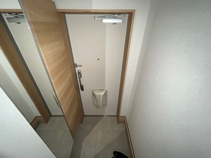 物件内観写真9　(玄関)