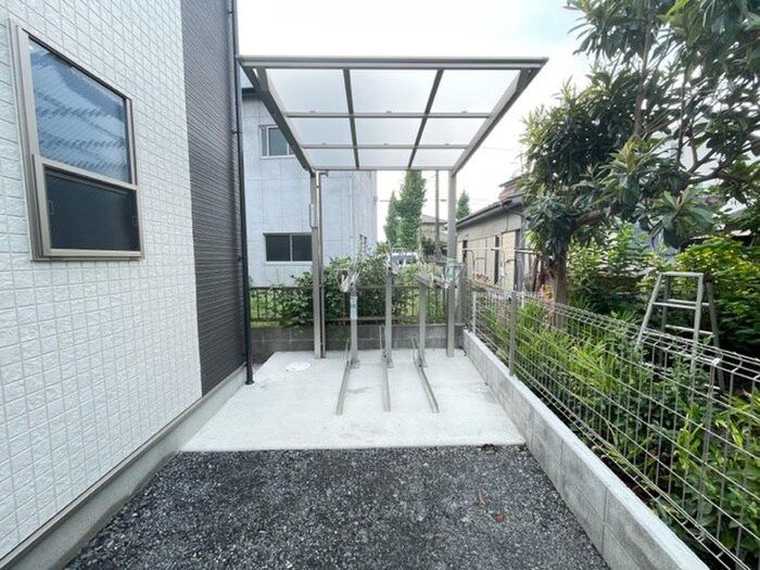 物件外観写真4　(駐輪場)