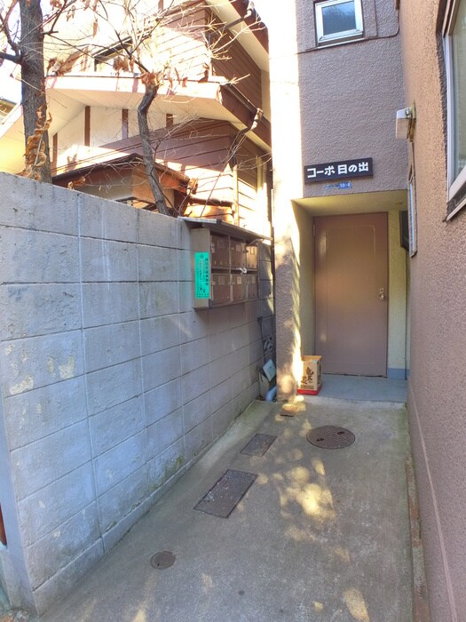 物件外観写真3　(エントランス部分)