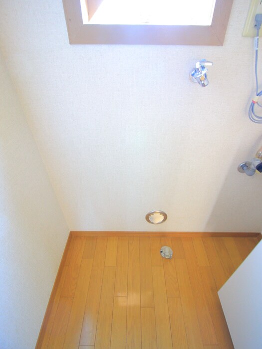 物件内観写真12　(洗濯機置場)