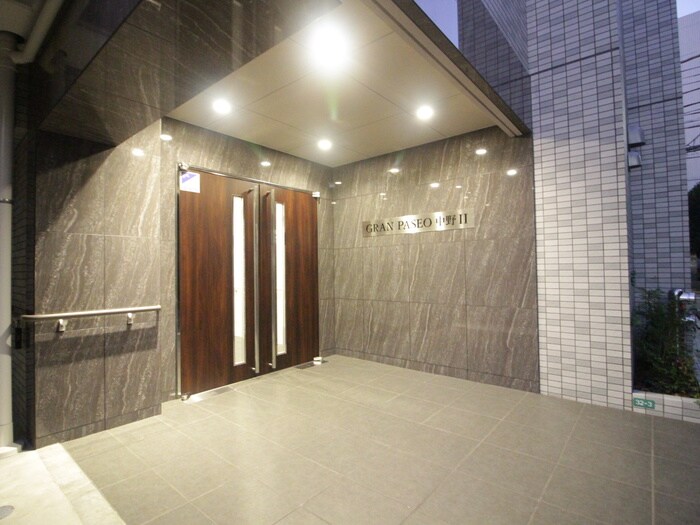 物件外観写真3　(エントランス部分)