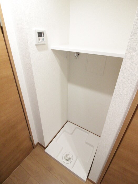 物件内観写真16　(洗濯機置場)