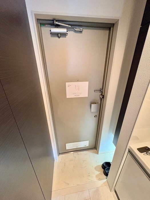 物件内観写真13　(玄関)