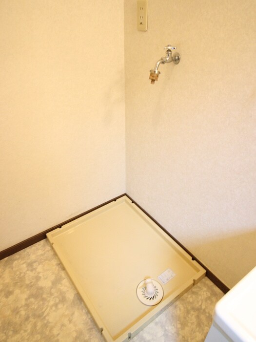 物件内観写真14　(洗濯機置場)