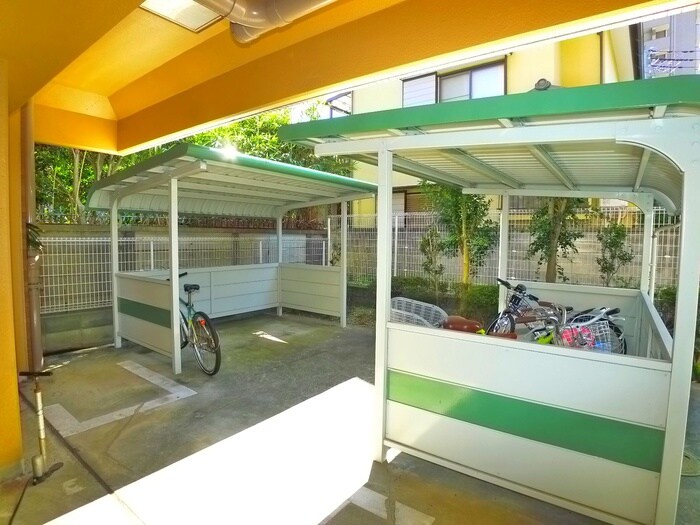 物件外観写真4　(駐輪場)