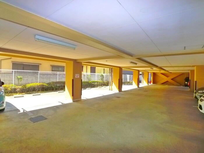 物件外観写真5　(駐車場)