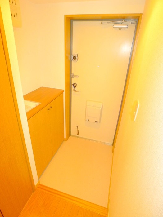 物件内観写真16　(玄関)