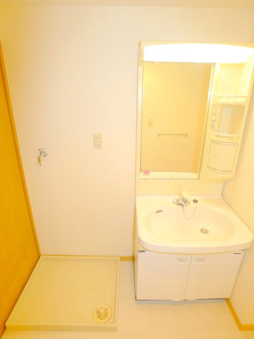 物件内観写真18　(洗濯機置場)