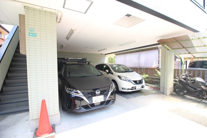 物件外観写真2　(駐車場)