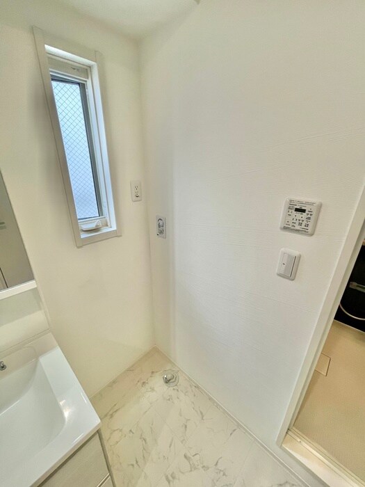 物件内観写真11　(洗濯機置場)