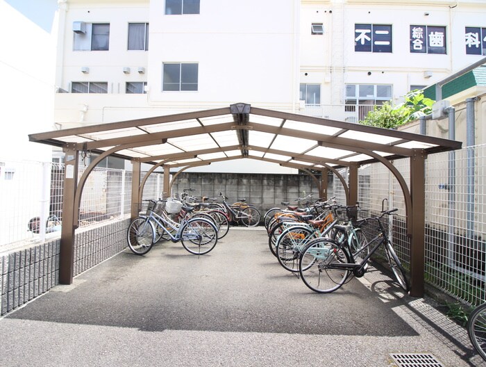 物件外観写真4　(駐輪場)